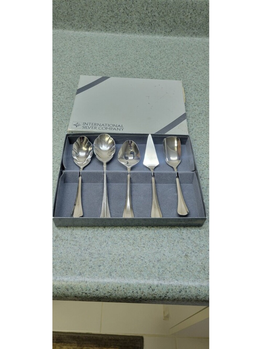 Oneida International Silver Company Stainless Steel 5 pc Snack Set (SU62)